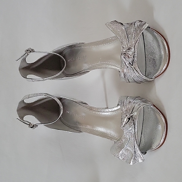 NEW Marc Fisher Brodie Silver Bow Ankle Strap Heel Size 9.5 - Picture 3 of 15